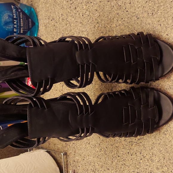 High Heels - Picture 2 of 6